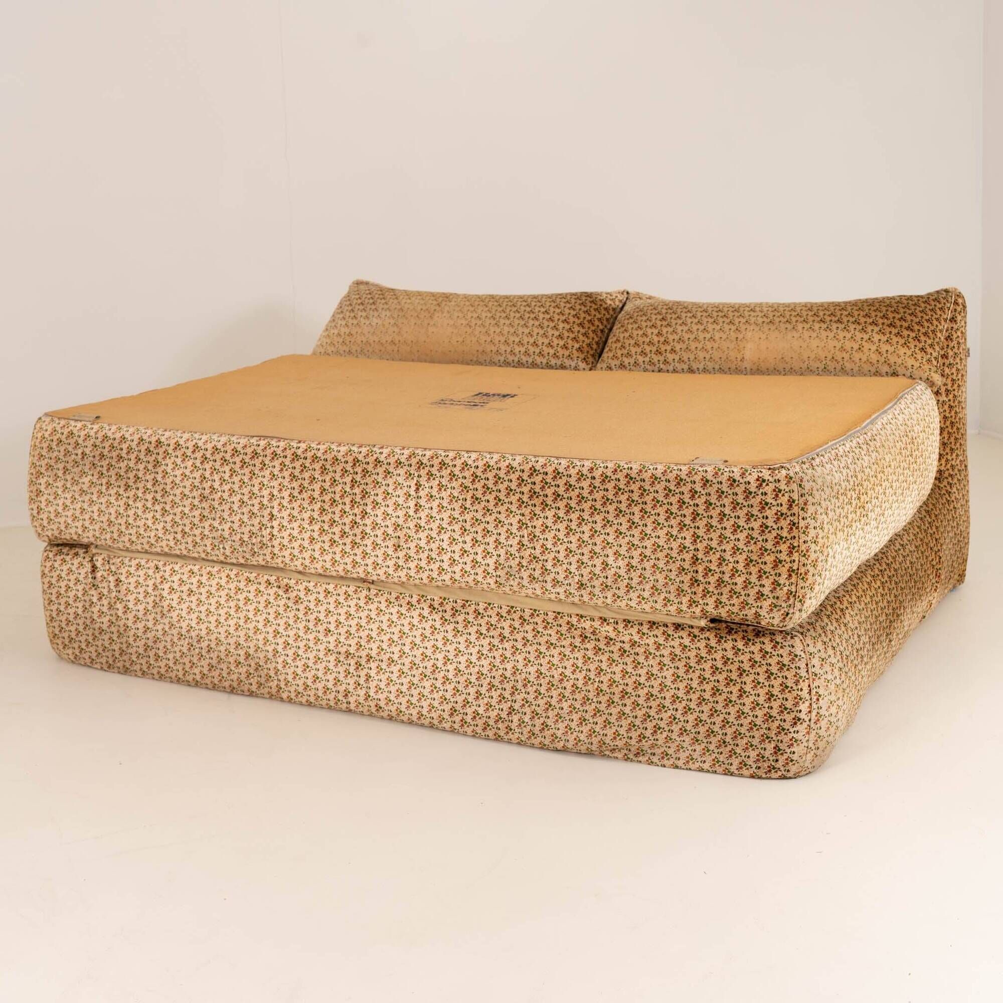 Vintage Bamboletto Daybed by Mario Bellini for B&B Italia, 1975 — Signed, Original Upholstery