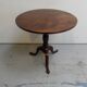 Table ronde inclinable antique en acajou