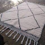 CARPET BENI OUARAIN 100% VIRGIN WOOL MAKES A NEW HAND