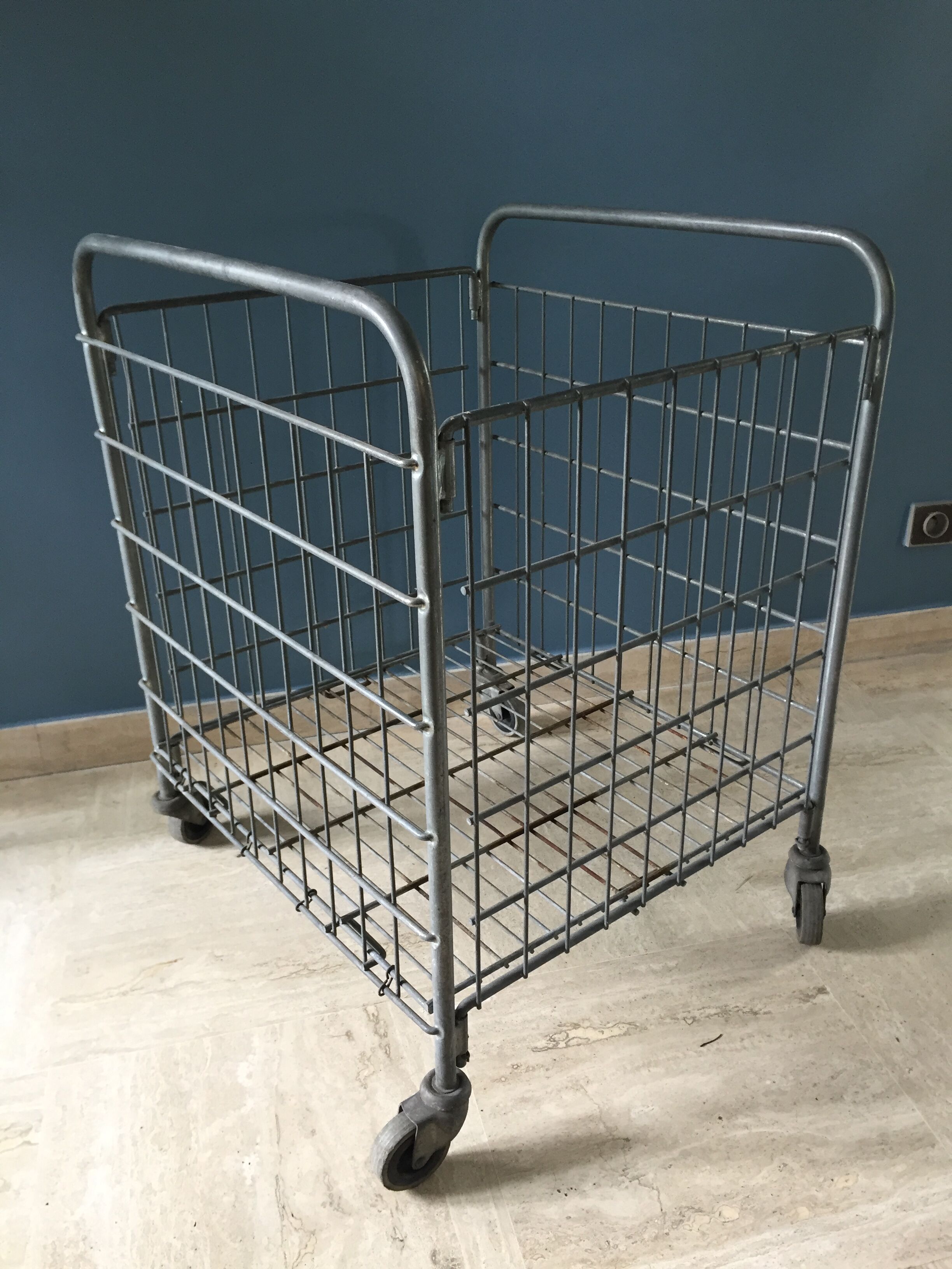 Former cart wheeled industrial metal