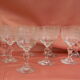 Lot de 8 verres anciens à vin blanc ou apéritif en cristal  gravé.