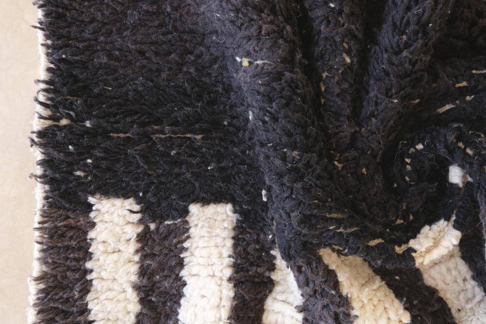 Modern Berber Rug - 250 x 167 cm