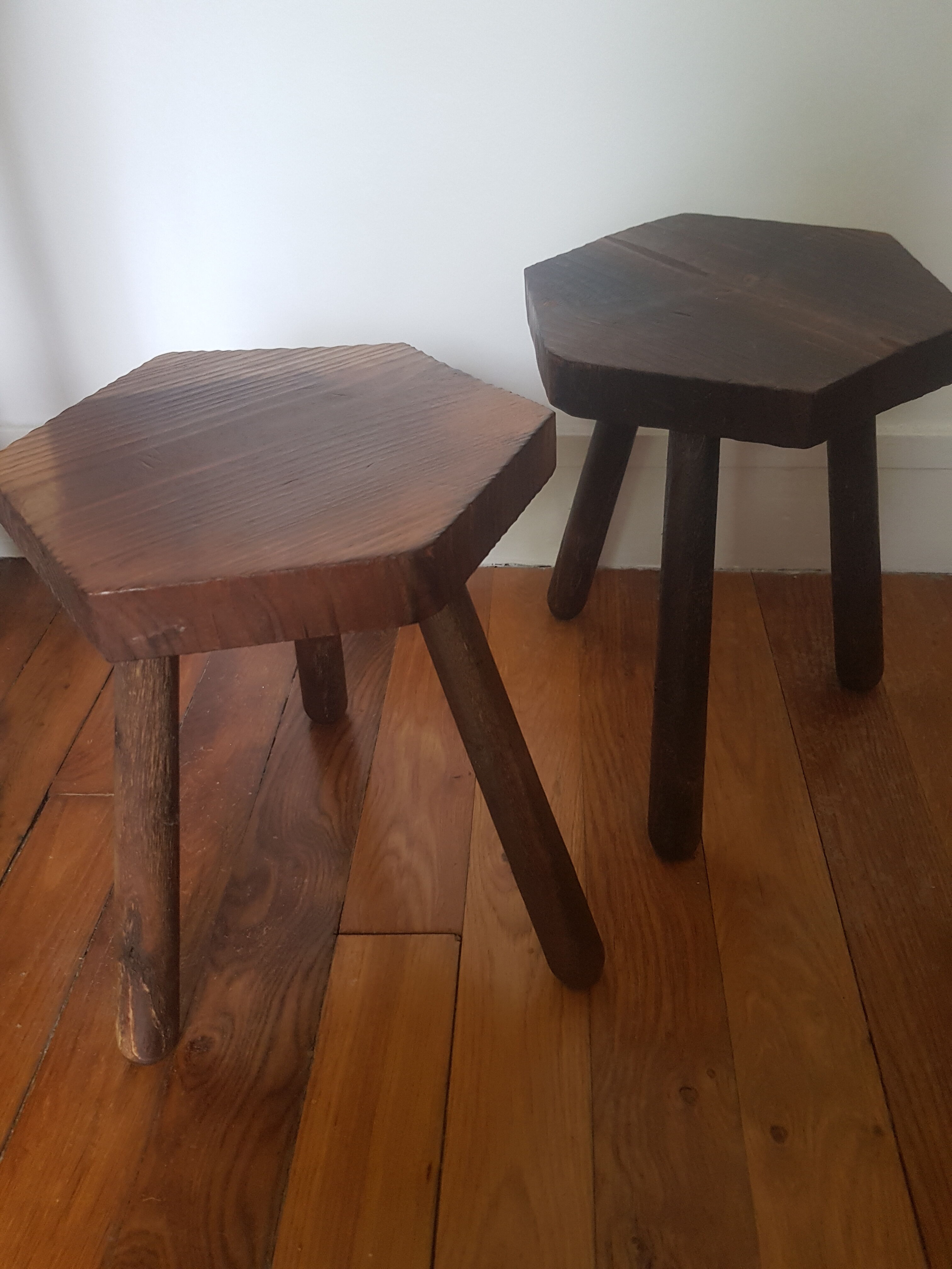 Set of 2 tripod stools