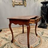 Middle table in walnut period Louis XV around 1730