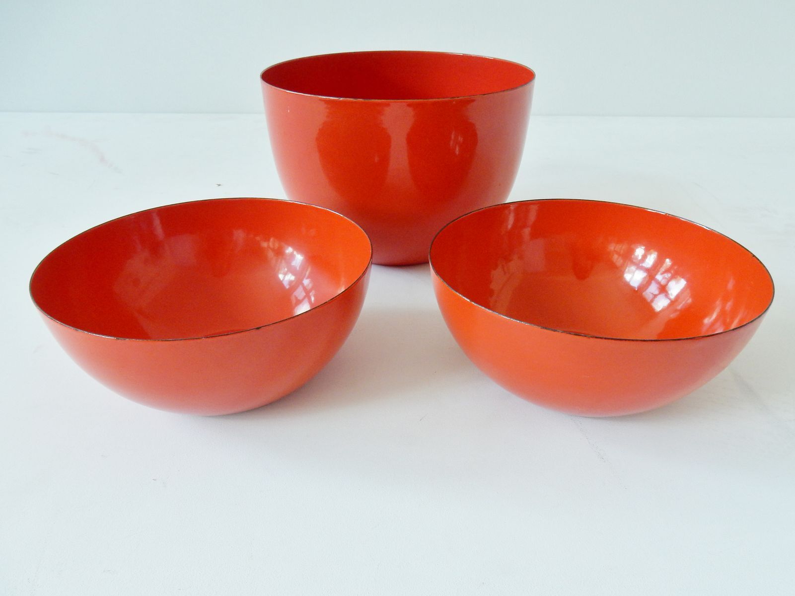 Orange-red enamelled bowls by Kaj Franck for Finel 1960s