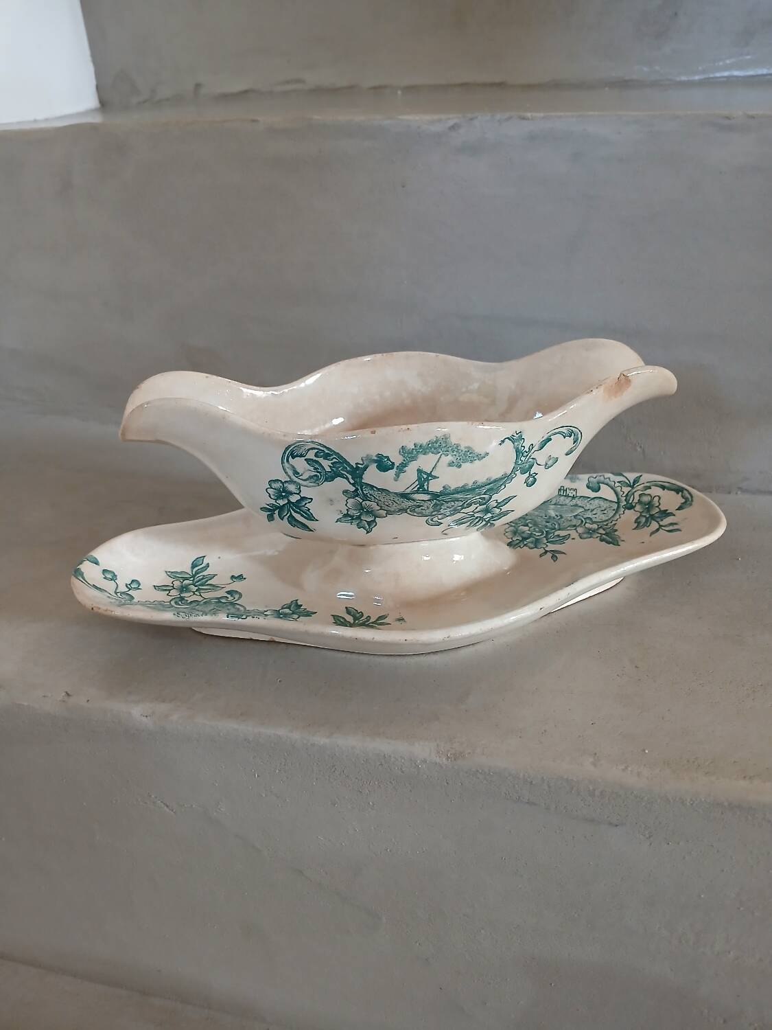 Saucière ancienne en Terre de fer