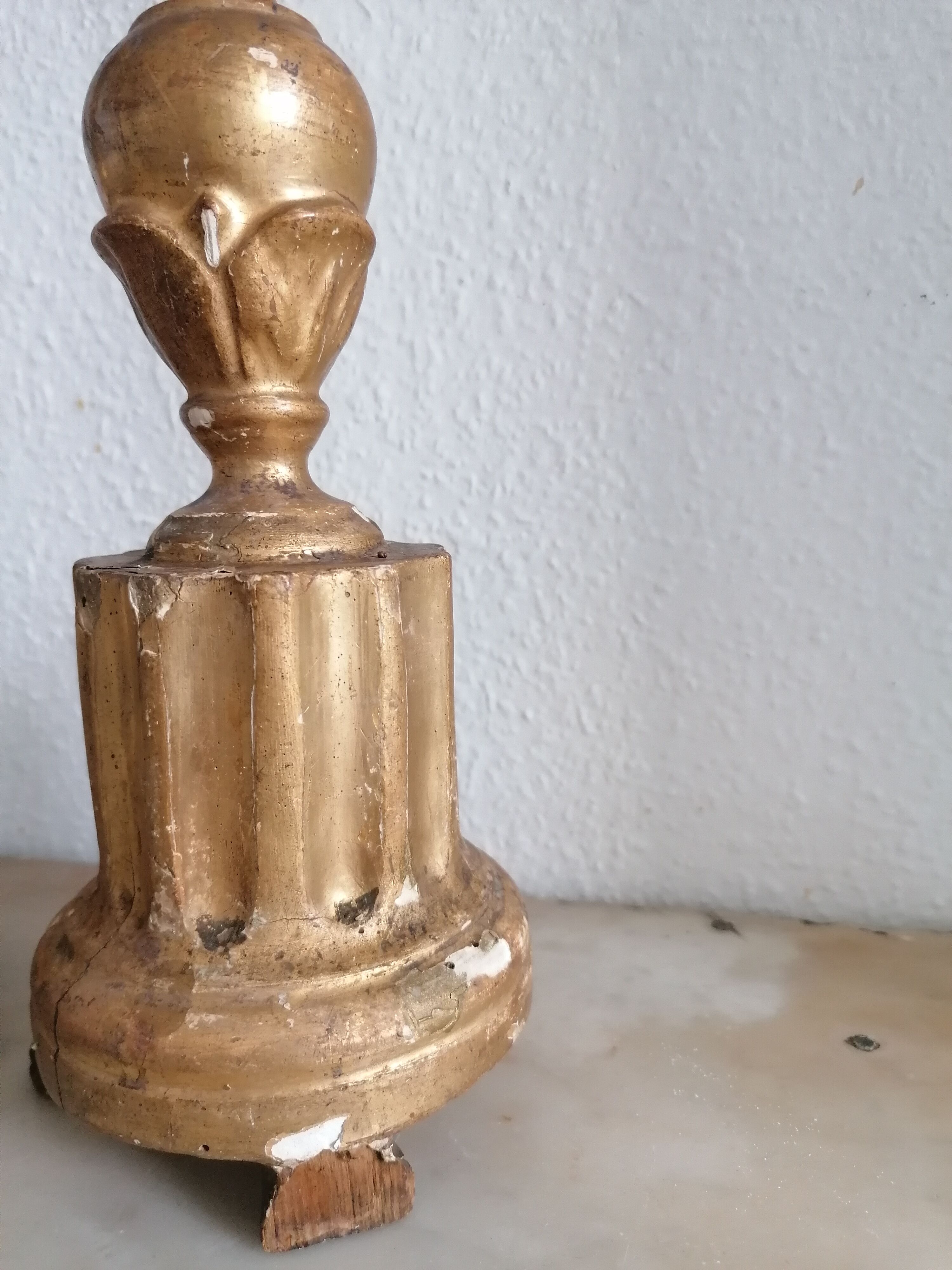 Pair of gold candlesticks with leaf