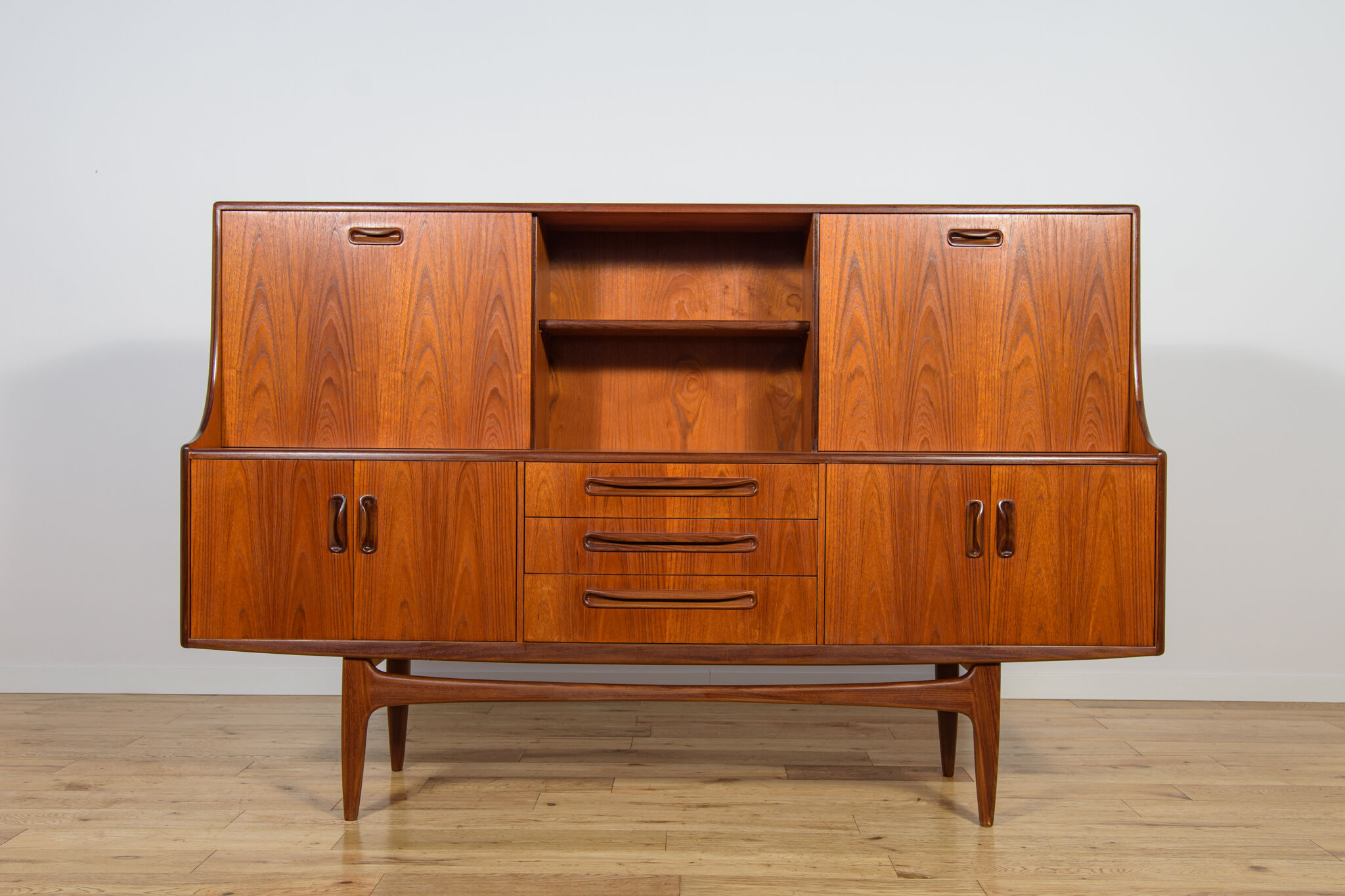 Mid-century model Fresco sideboard in teak by Victor Wilkins for G-Plan, United Kingdom, 1960s