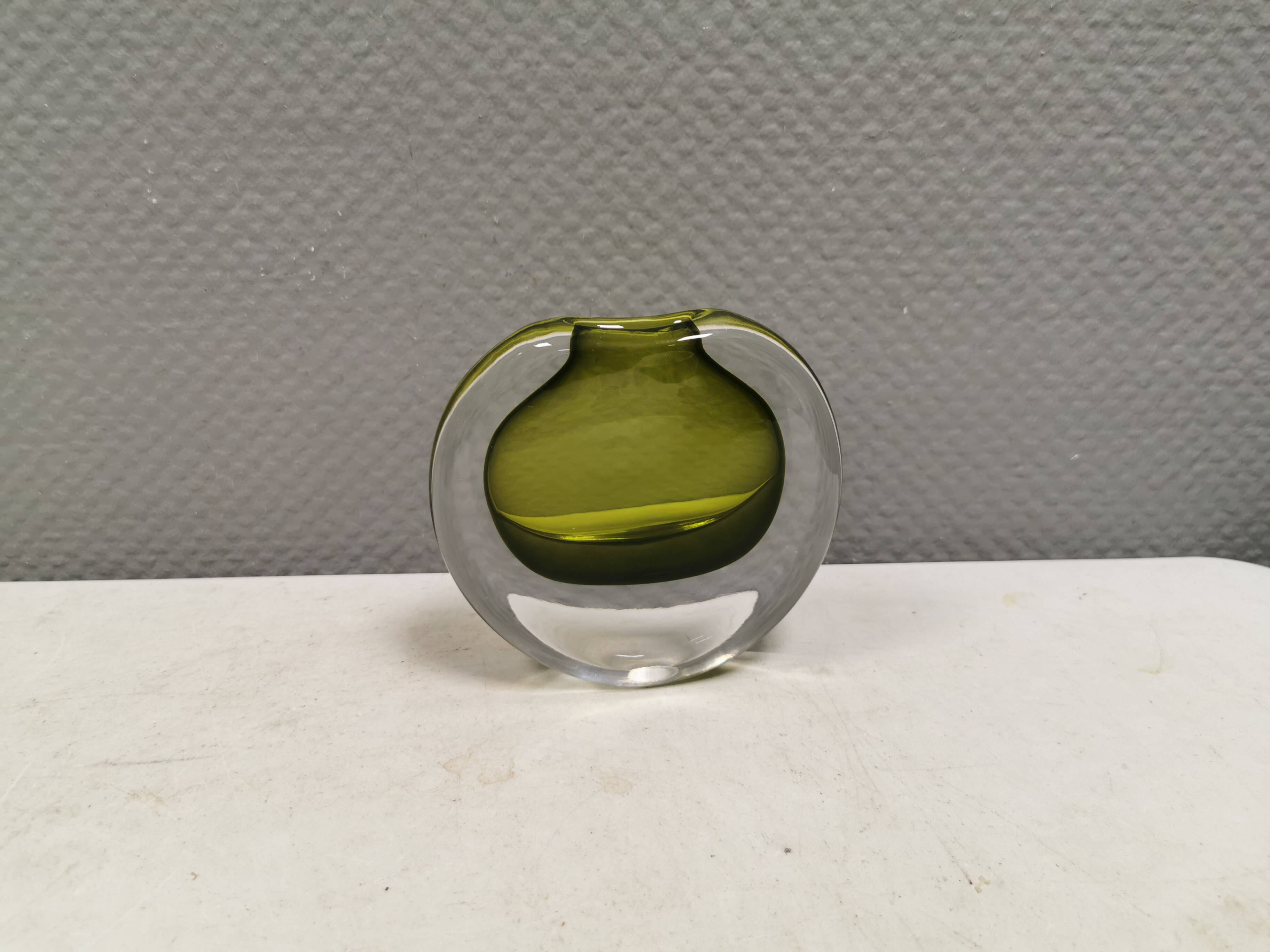 An exceptionally beautiful vase crafted using the ‘Sommerso’ technique.