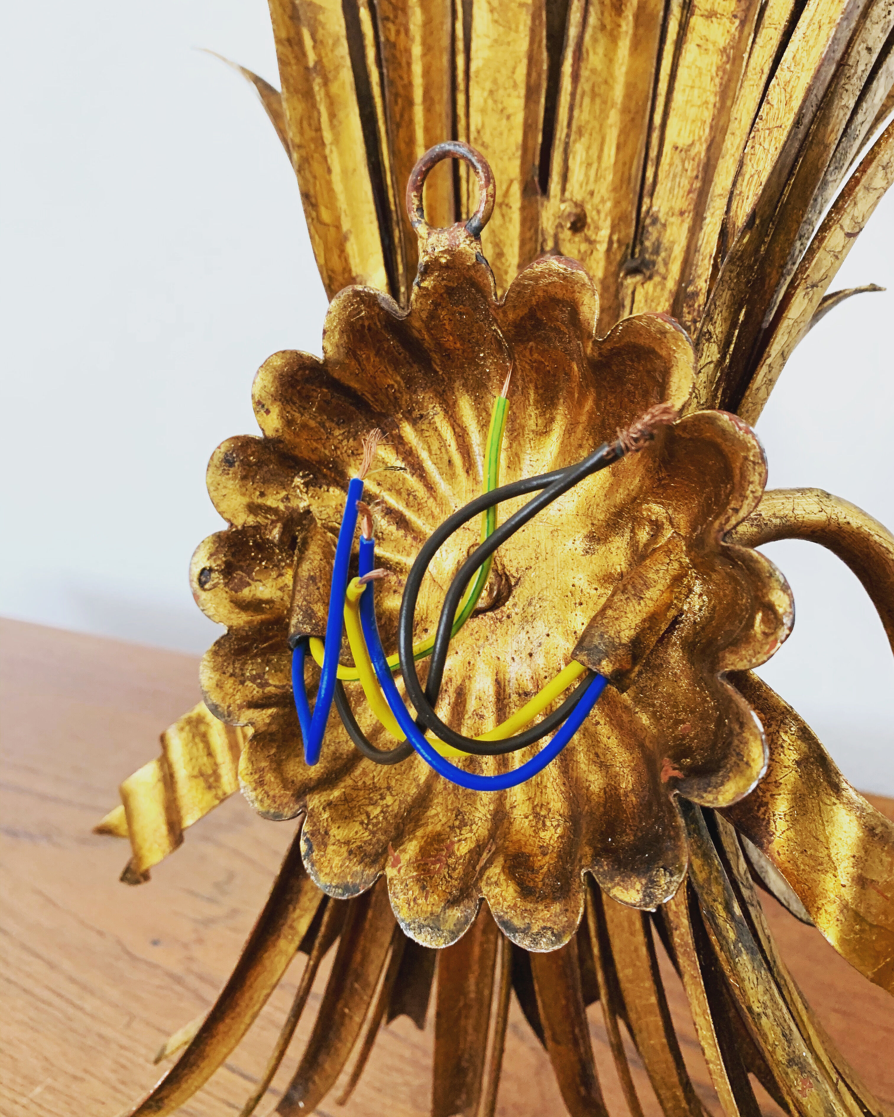 Gilded Italian Hollywood Regency metal wall lamp by Hans Kögl