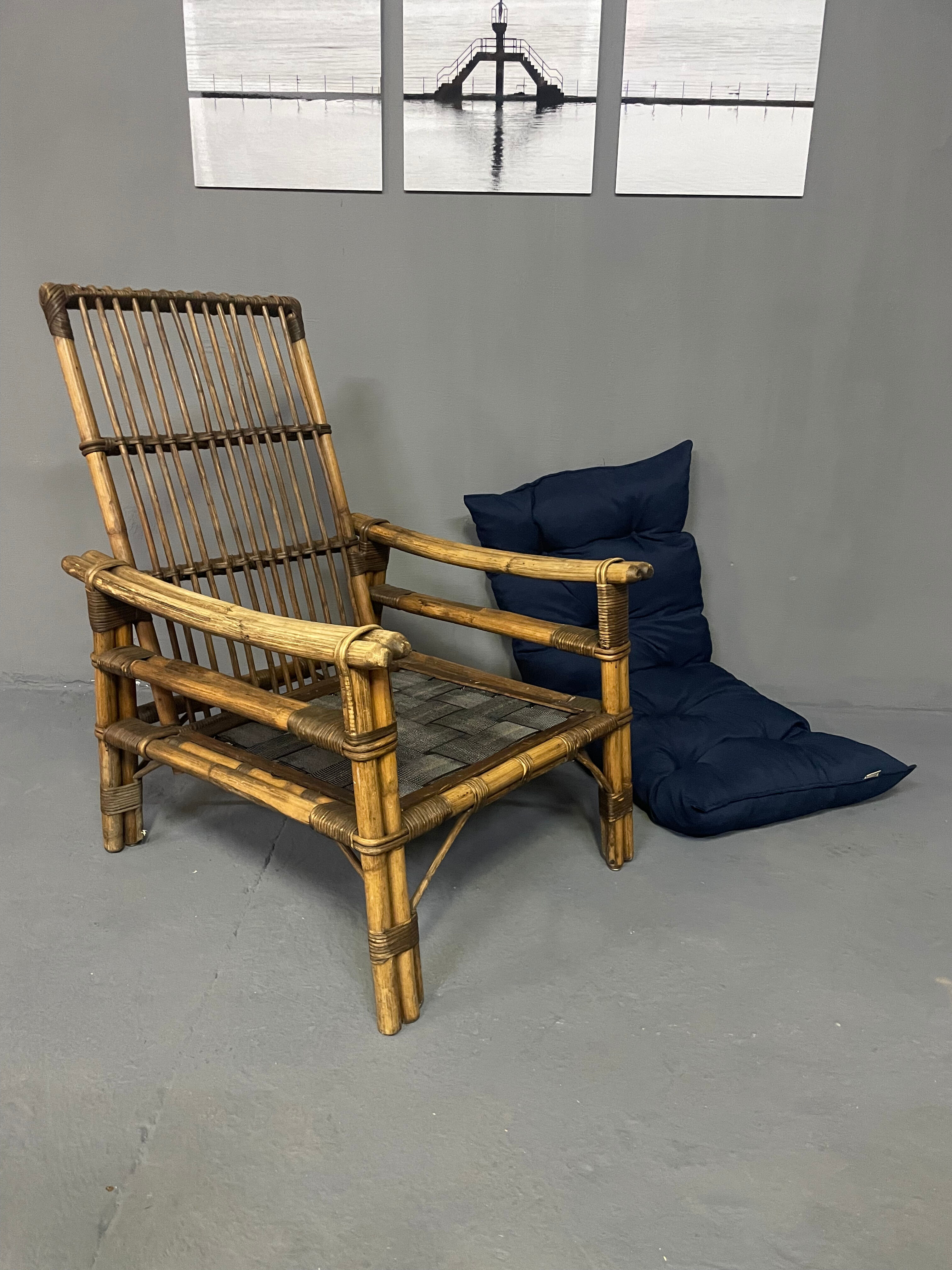 Fauteuil en rotin et son assise neuve extérieure
