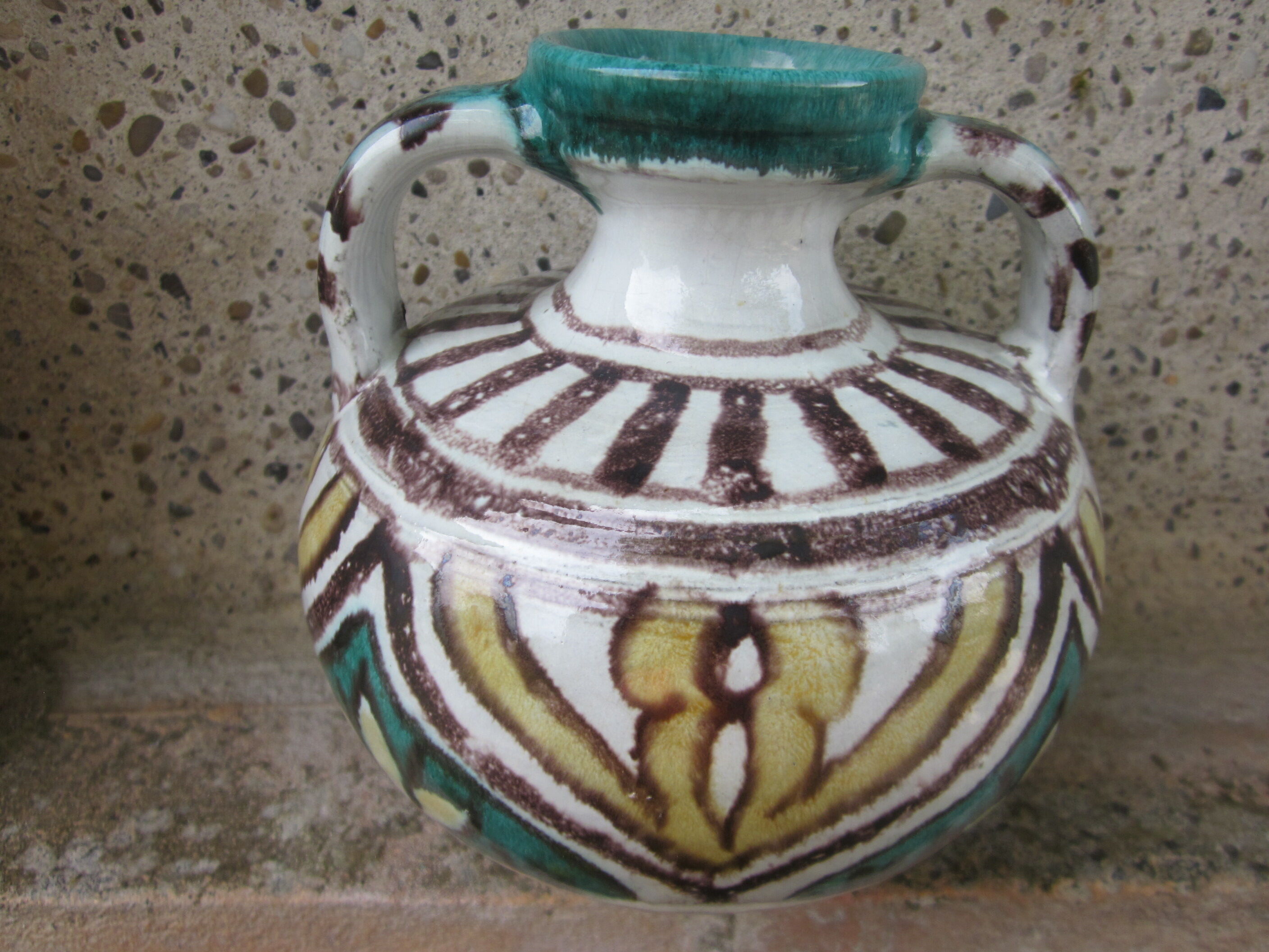 Coloured ceramic vase: arabesques, with Arabic inscription