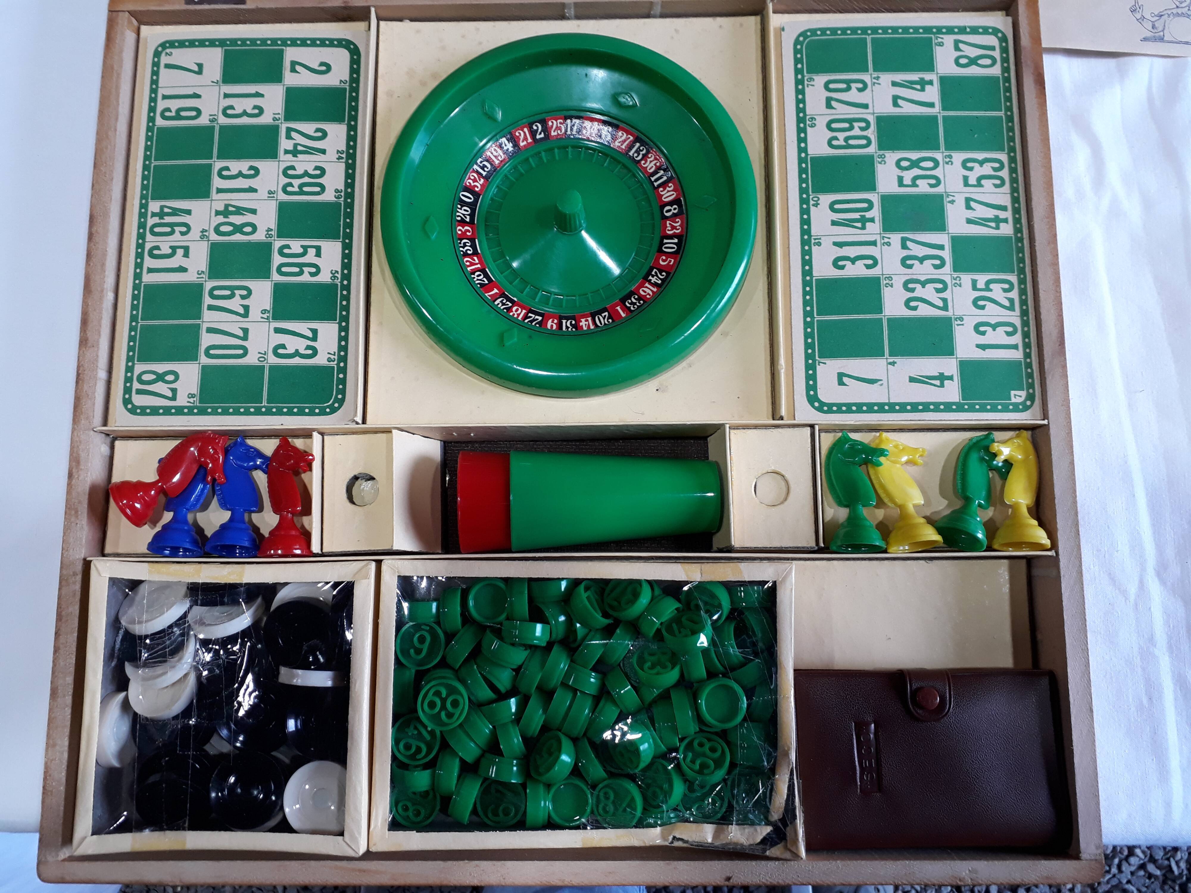 Boite de jeux en bois