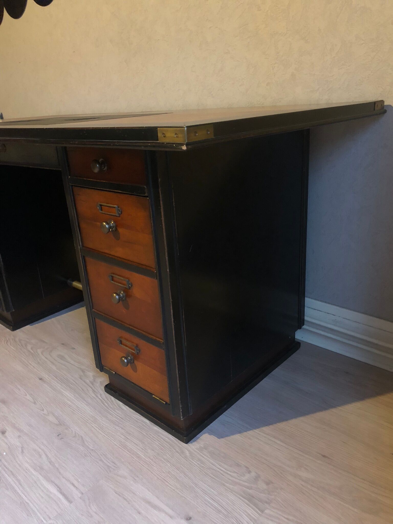 Captain's office per mare per terram