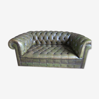 canapé Chesterfield cuir vert bronze 2 places