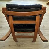 Scandinavian armchair in wood and leather.