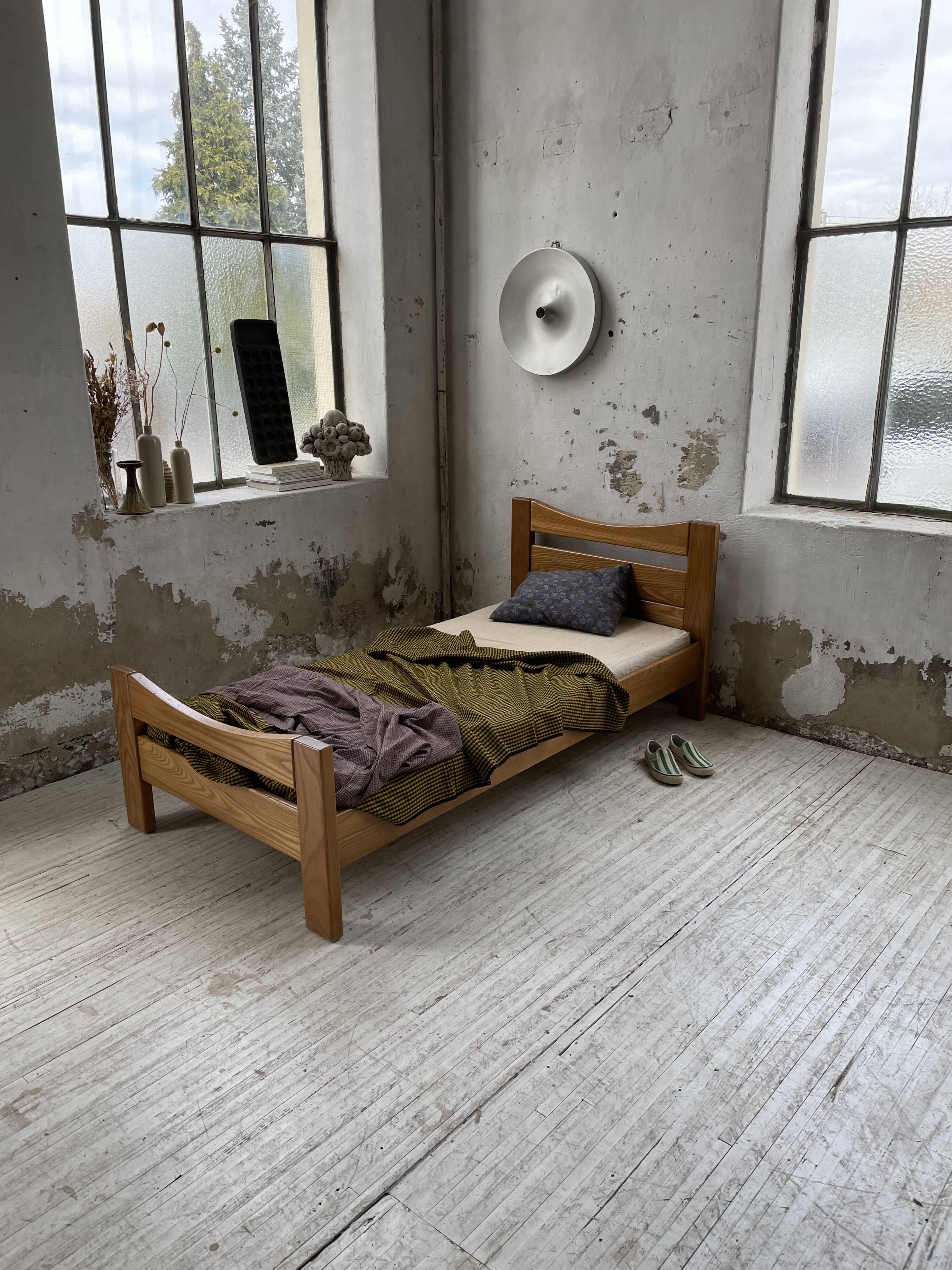 Maison Regain solid single bed