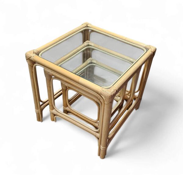 Ensemble de tables gigognes en bambou / plateaux en verre transparent / tables d'appoint / 1970