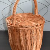 Wicker basket with lid