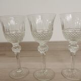 Verres à pied anciens taillés style St Louis 30 pièces