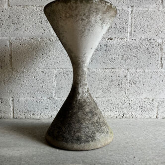 Diabolo planter by Anton Bee for Eternit