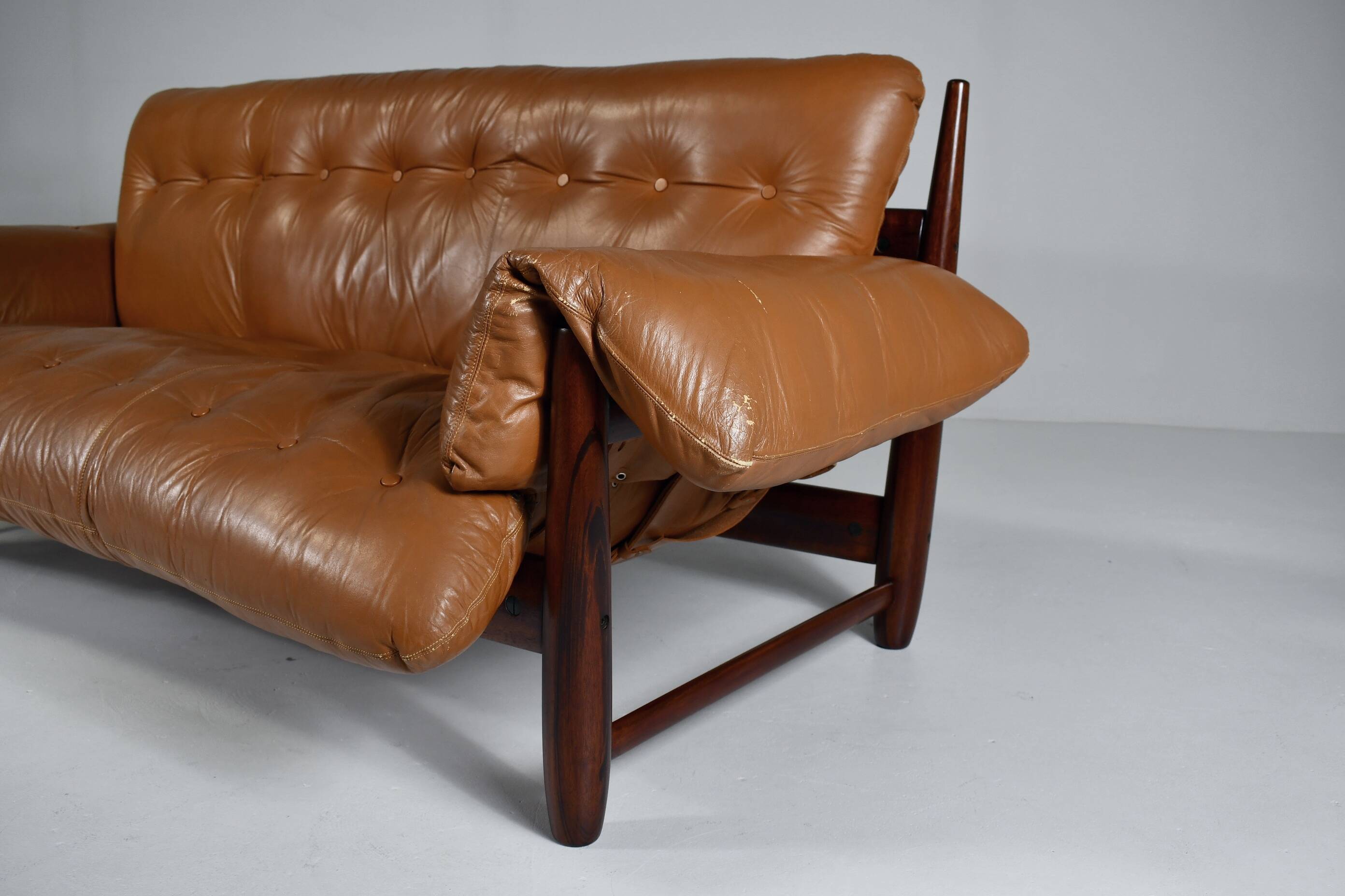 Mole sofa in leather by Sergio Rodrigues. 1960s Made in Brazil