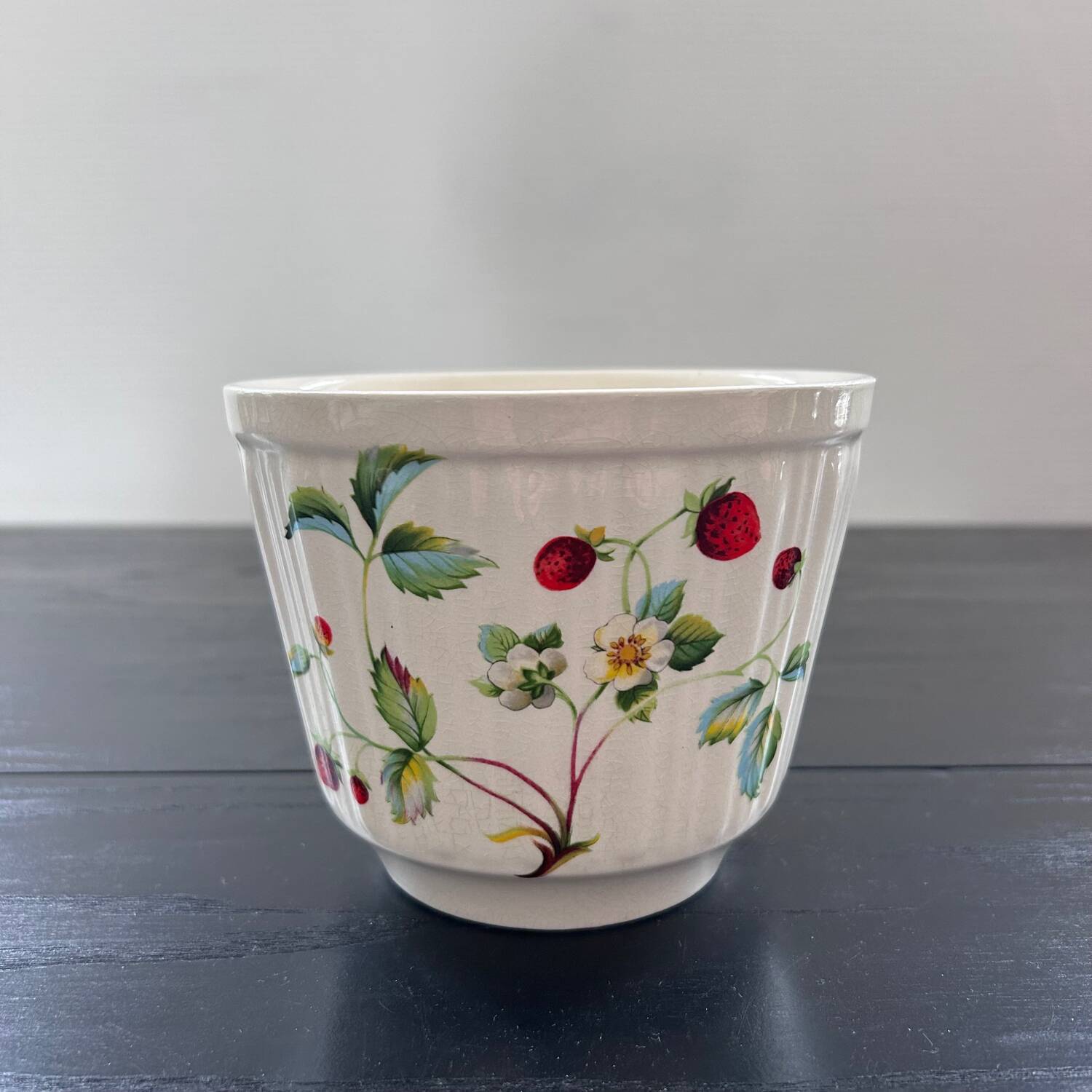 English flowerpot with strawberry decor