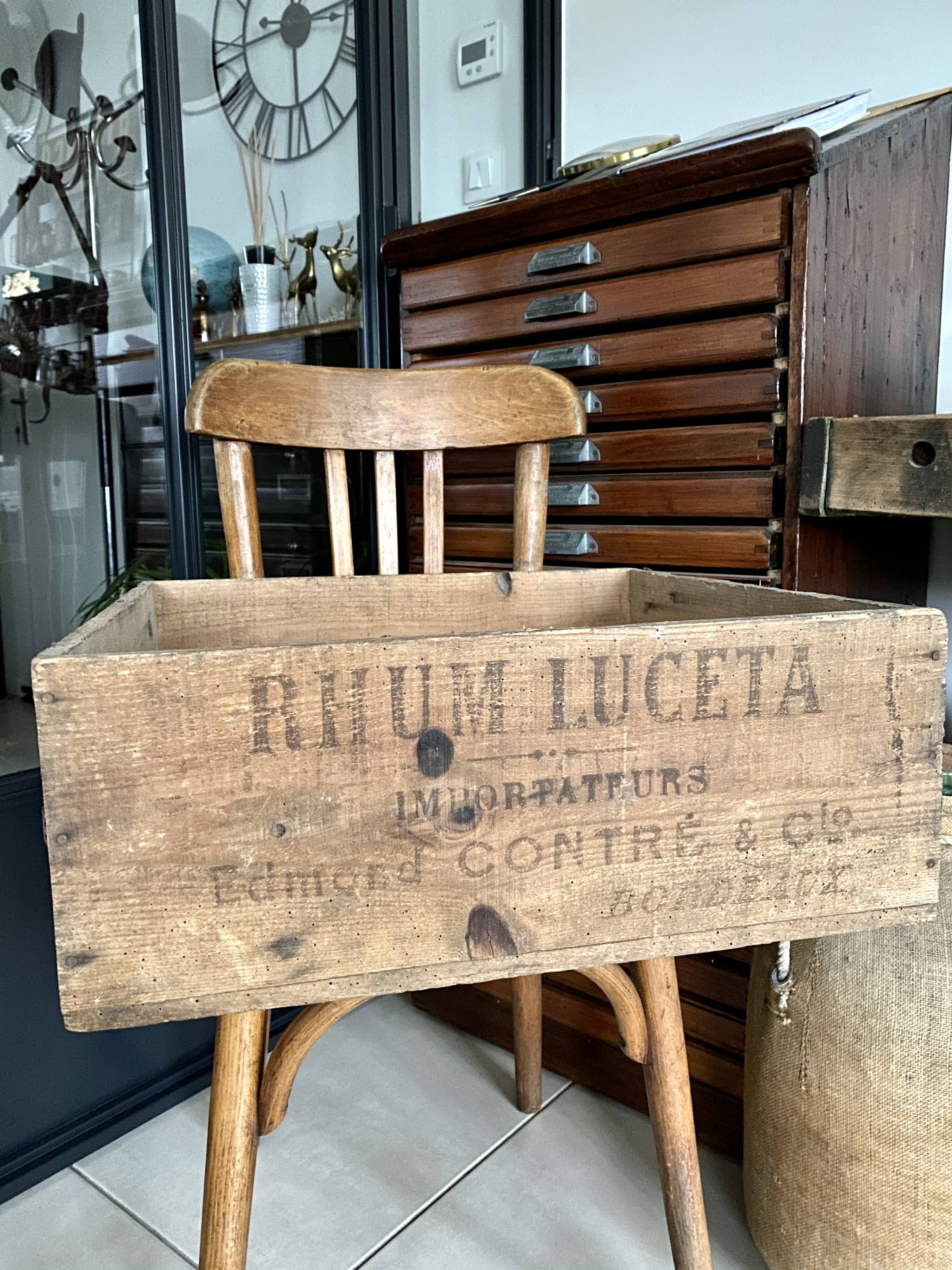 Ancienne caisse en bois « Rhum Luceta »