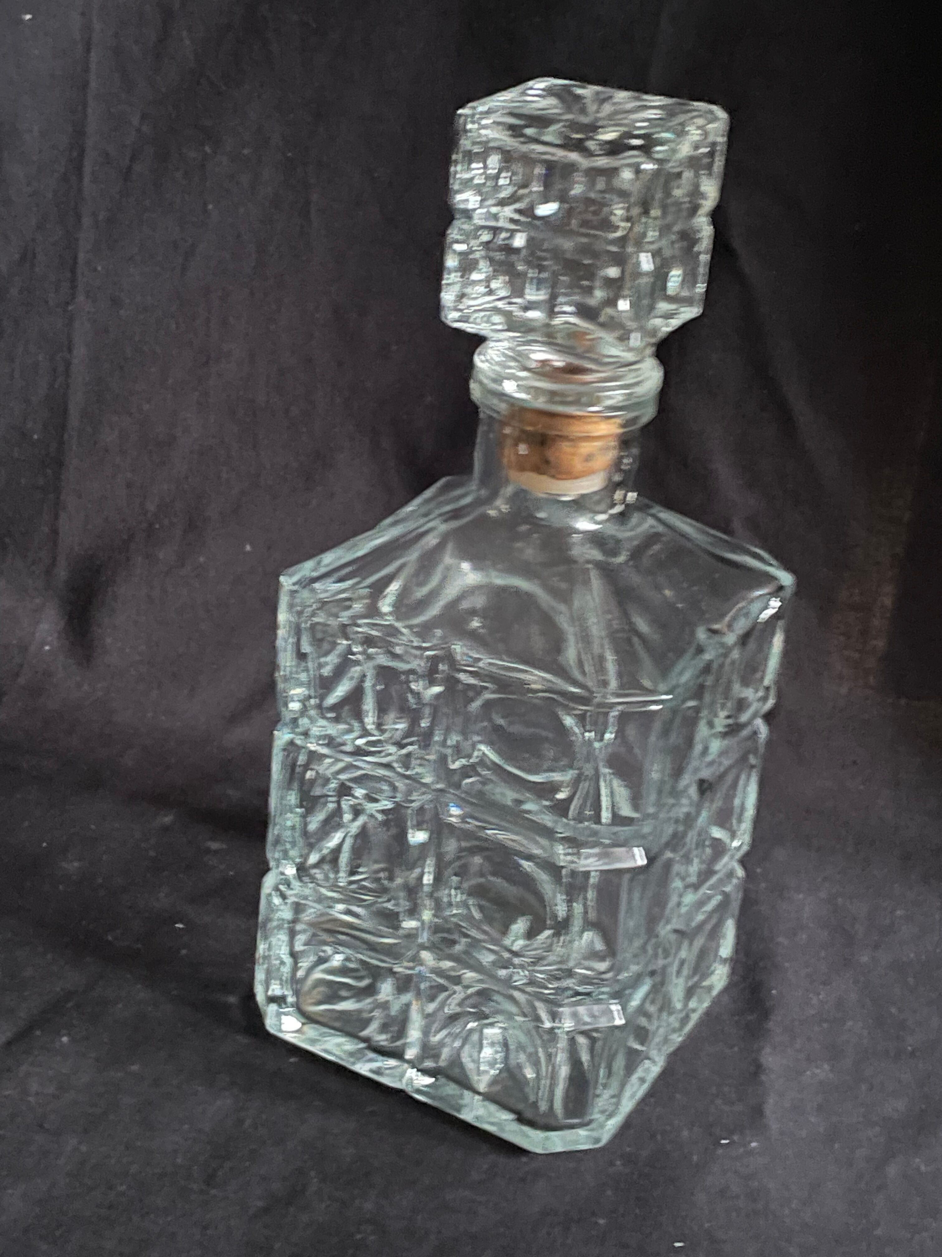 Vintage square whisky decanter square cap