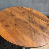 Oval folding table