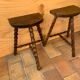 Paire de tabourets tripodes