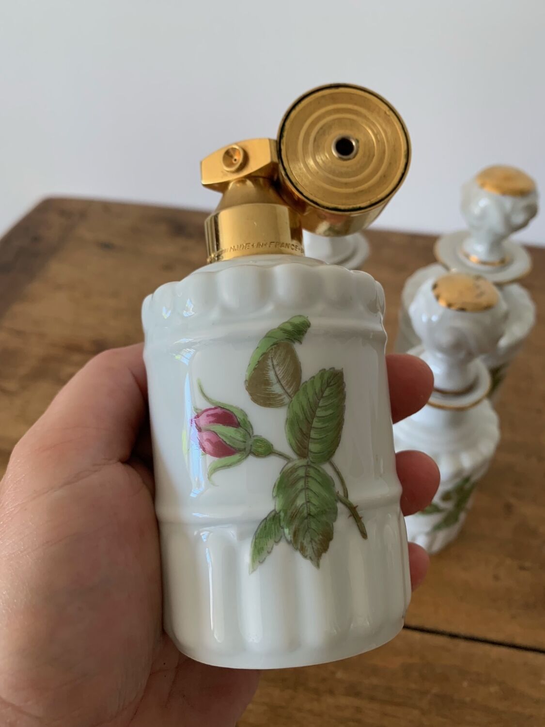 Porcelain set for bathroom