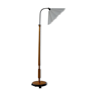 Organic Art Deco floor lamp in stained birch, Sweden, 1930s.