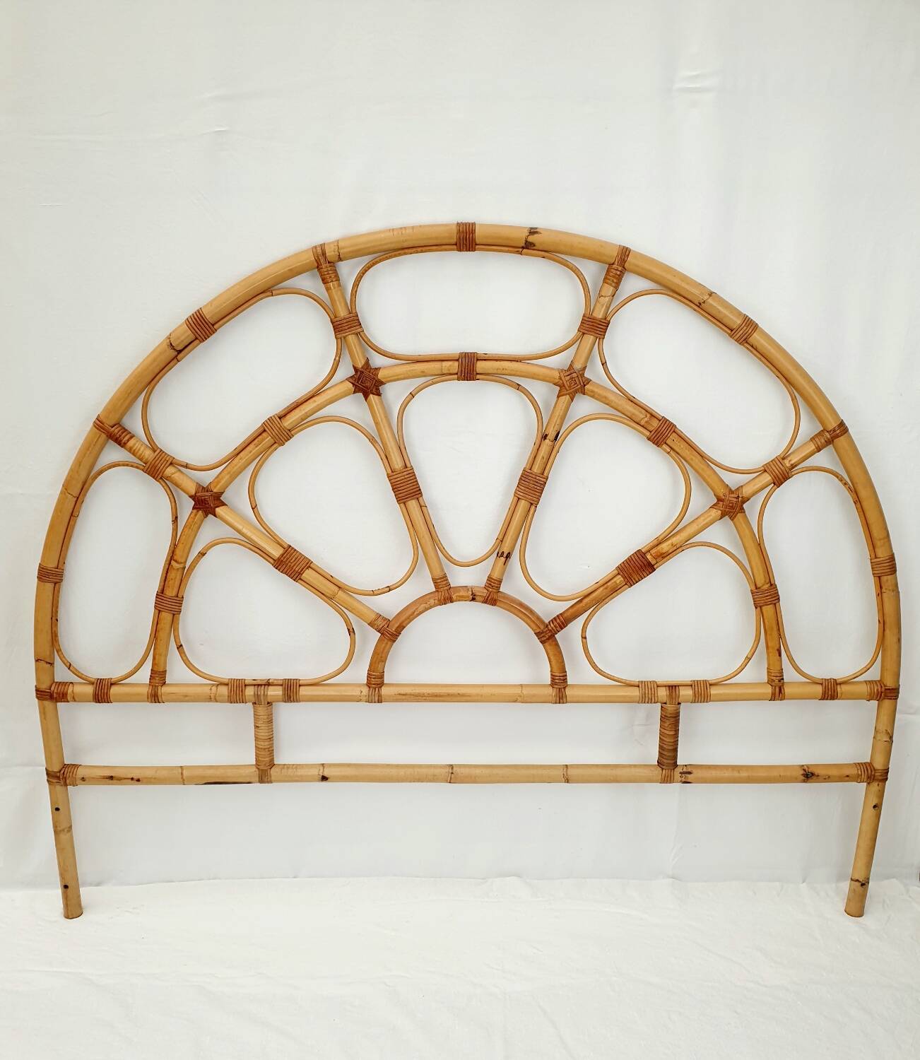 Vintage rattan bed for 2 people 140/190