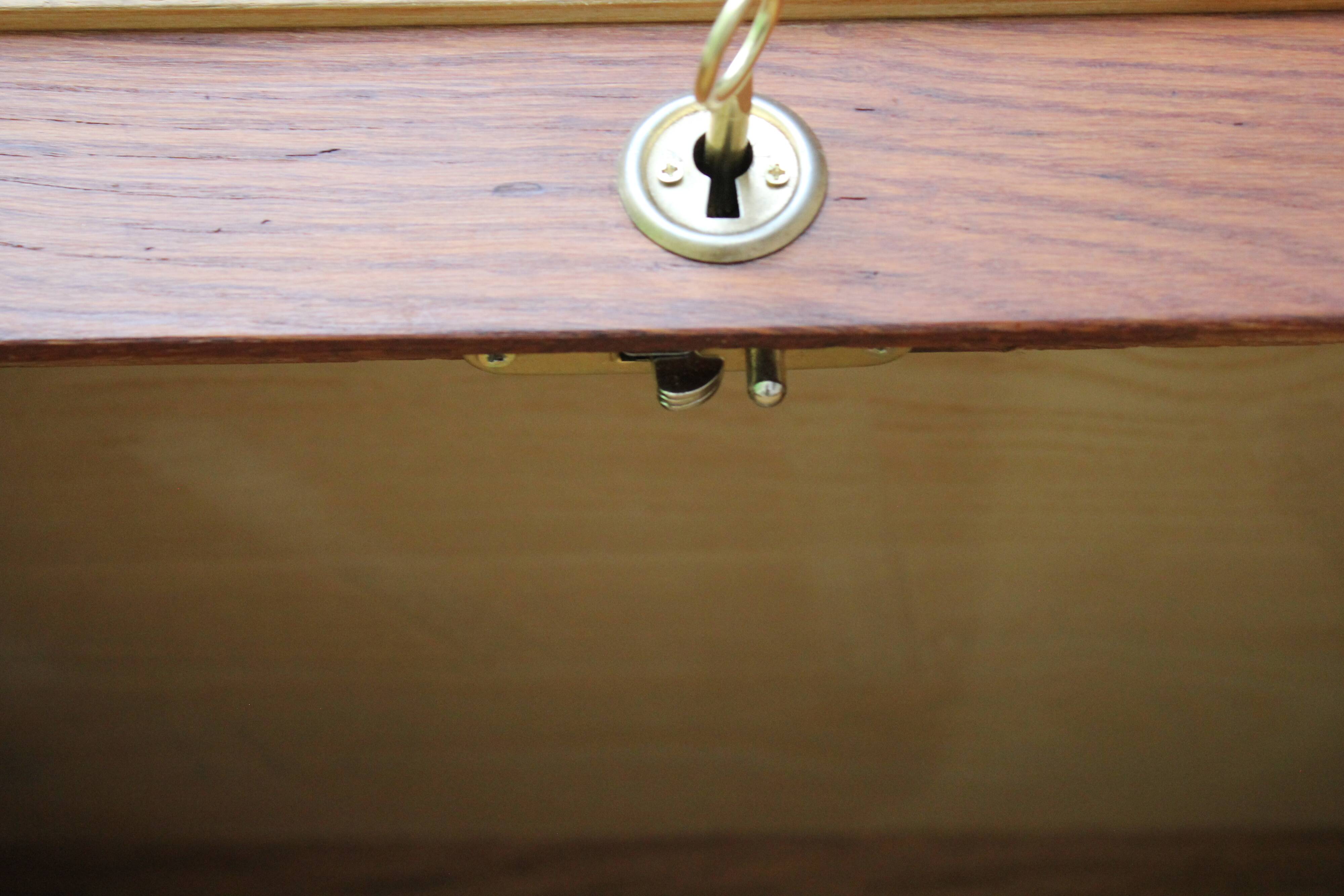 Double curtain file cabinet