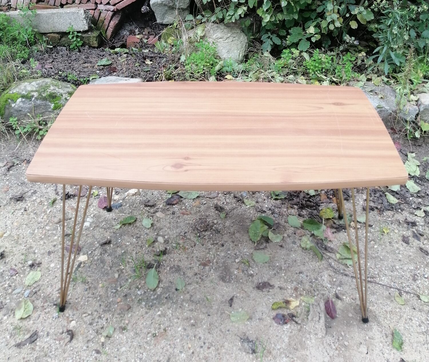 Folding coffee table