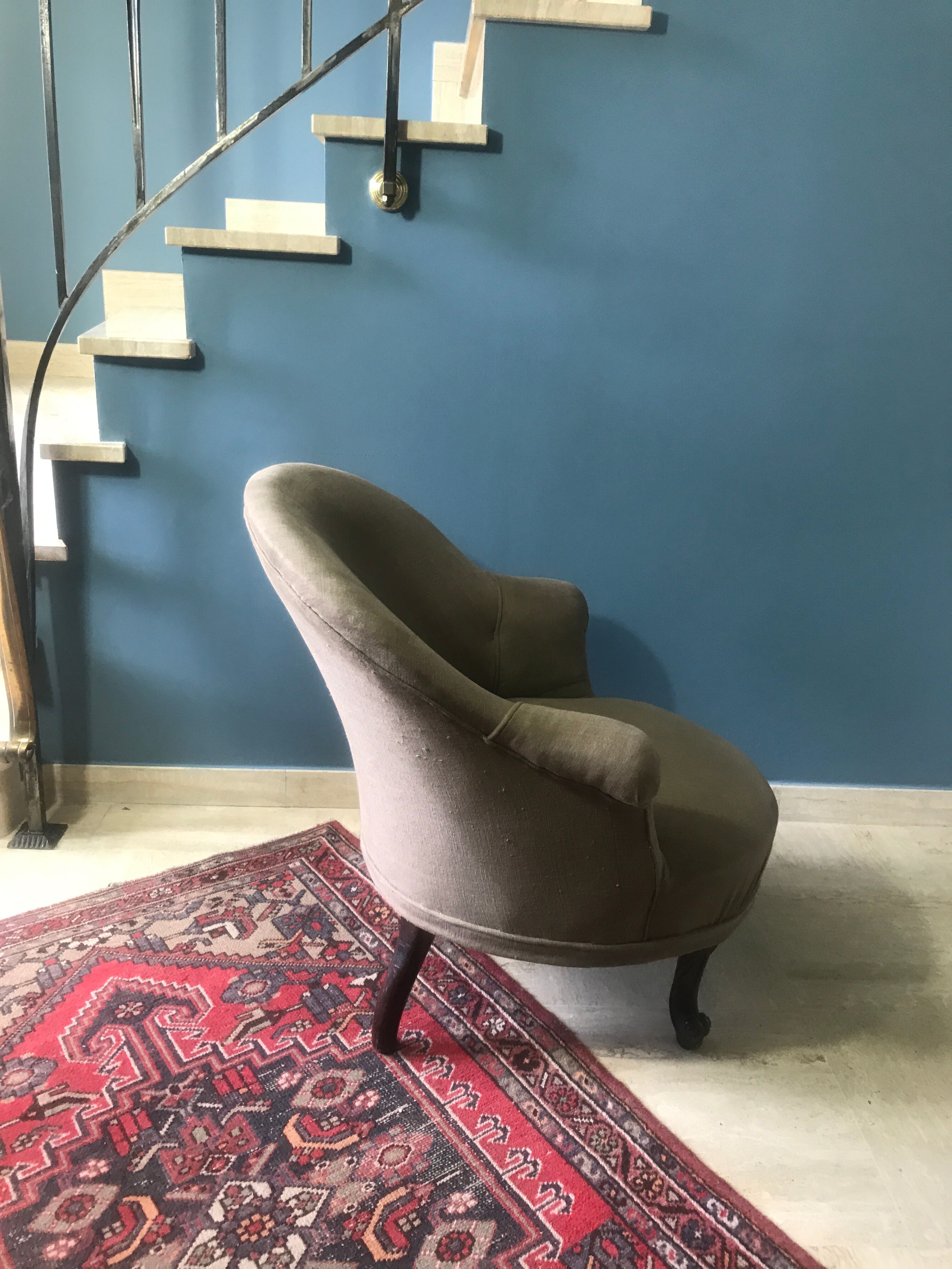 Old toad chair