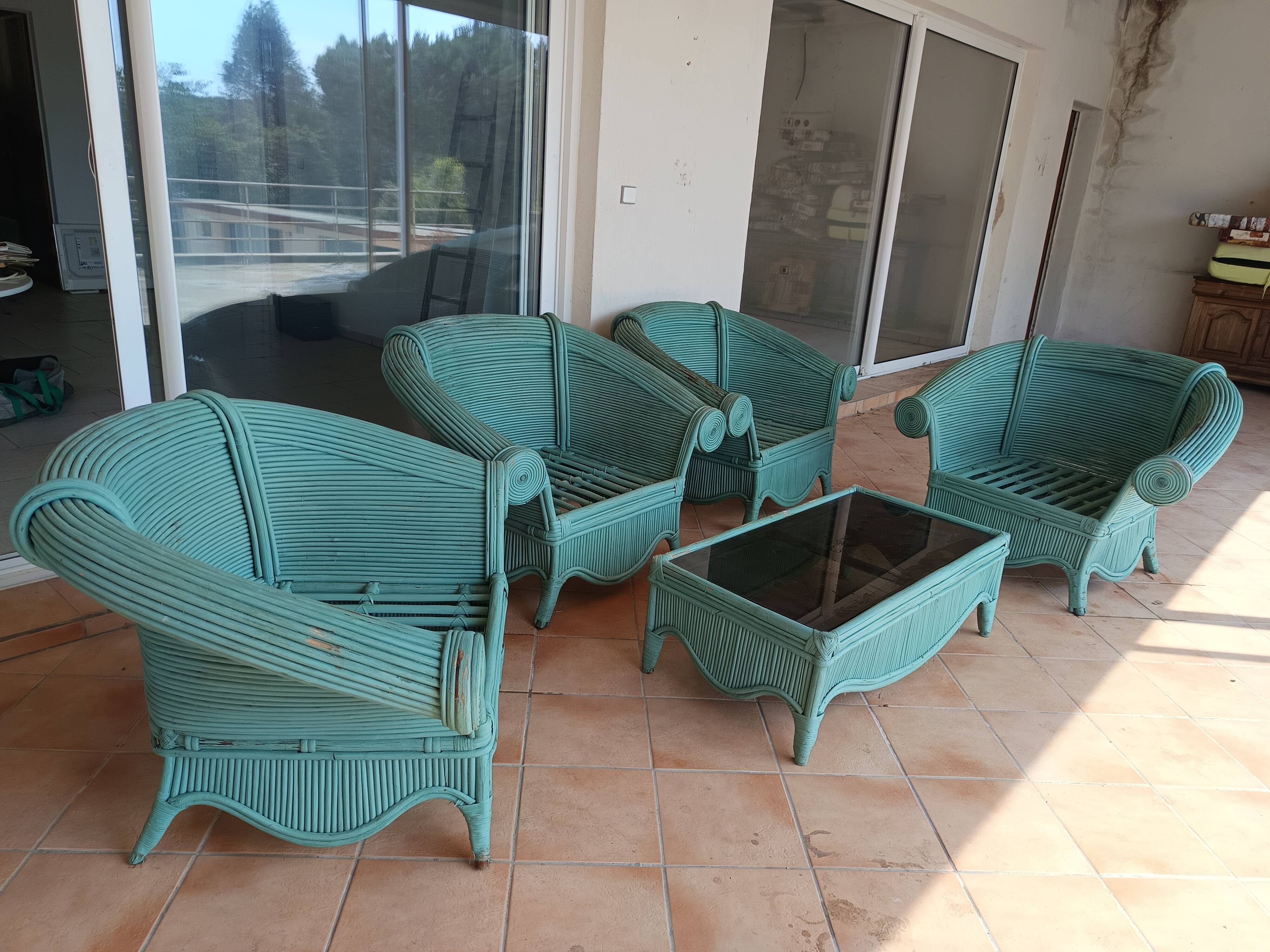 Large rattan lounge