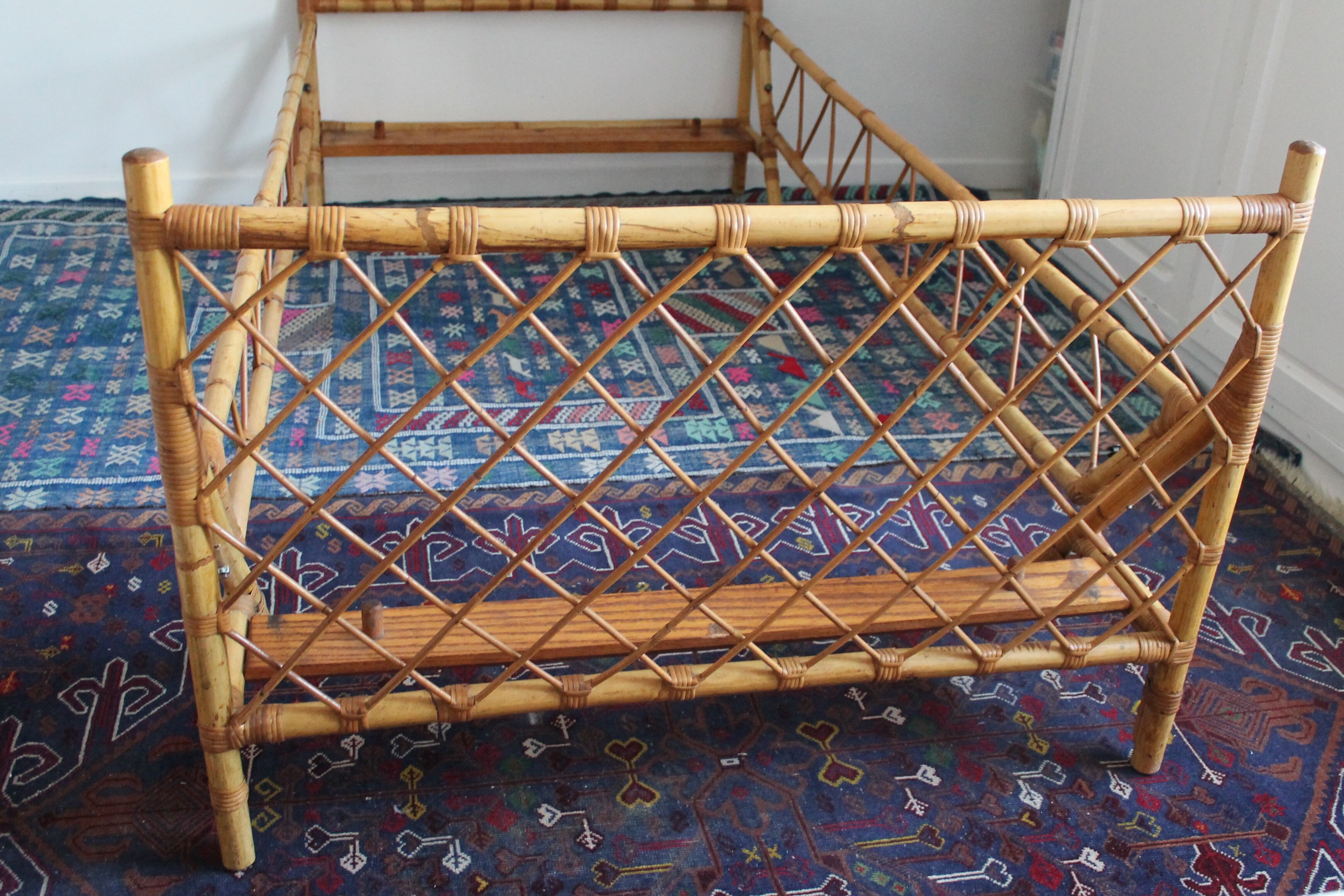 Vintage rattan bed for 1 person