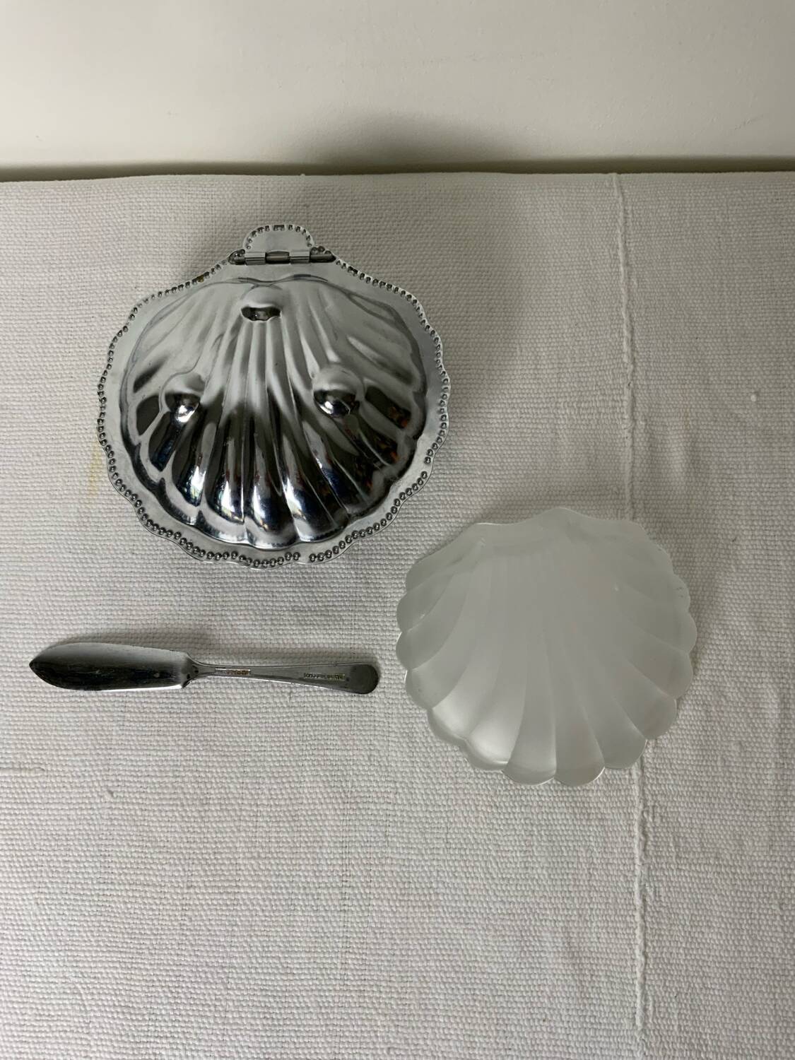 Vintage shell butter dish