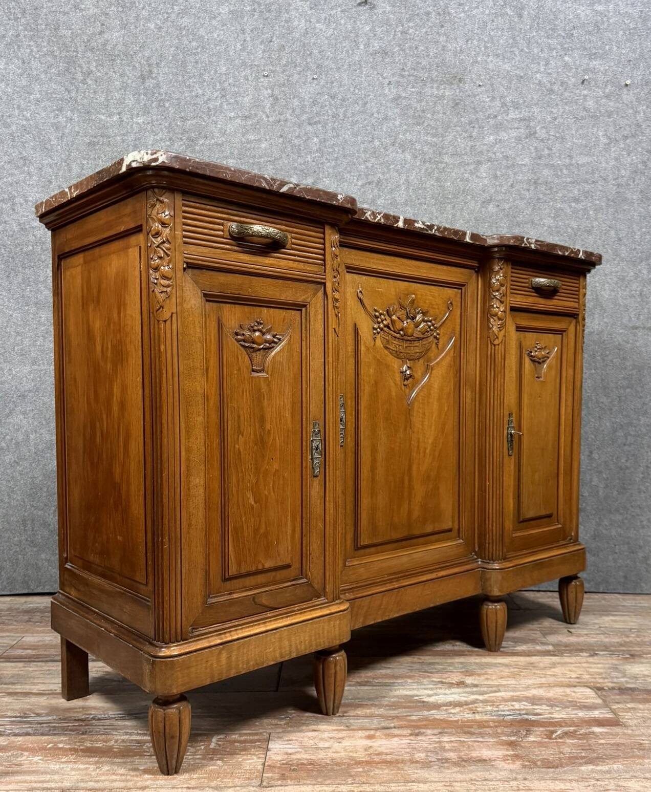 Beautiful Art Deco period walnut sideboard circa 1925