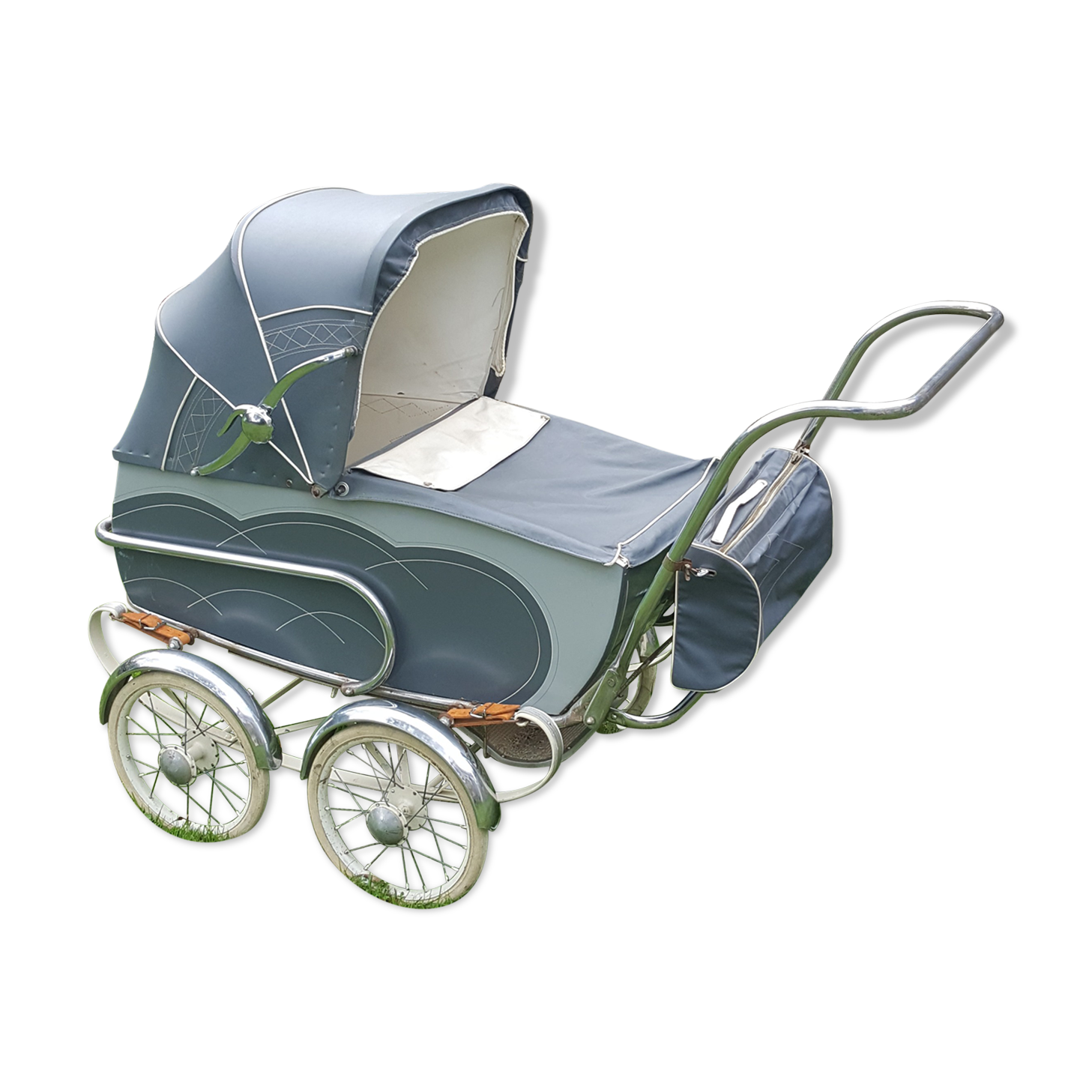 former 1950s pram that can be turned into a stroller