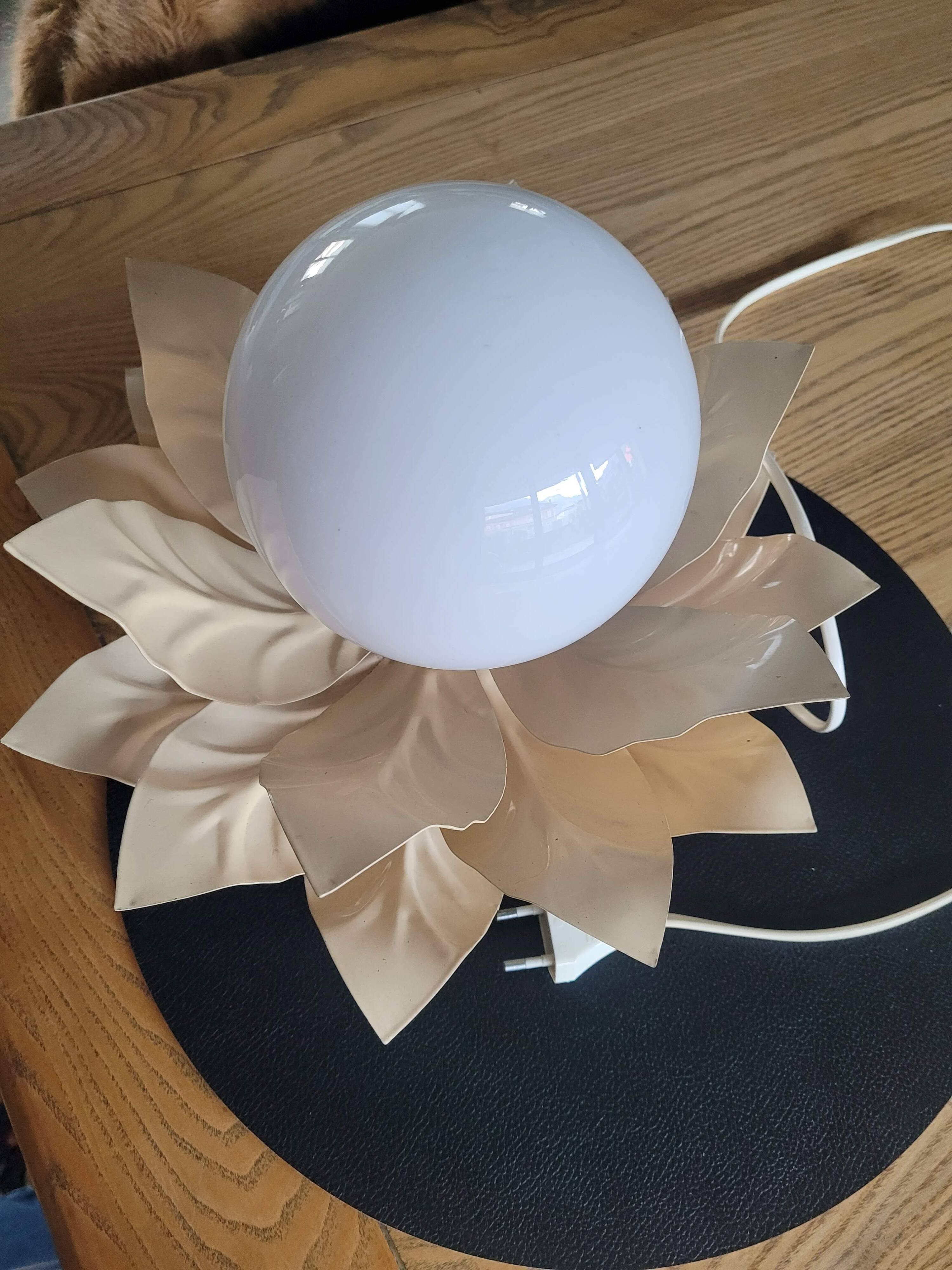 Flower table lamp - Opaline globe