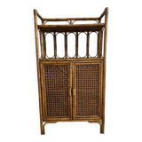 Shelf on wicker legs