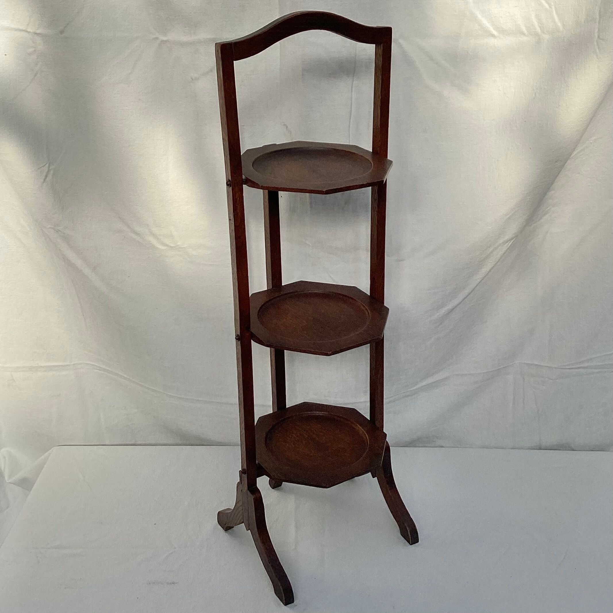 Vintage wooden shelf point table