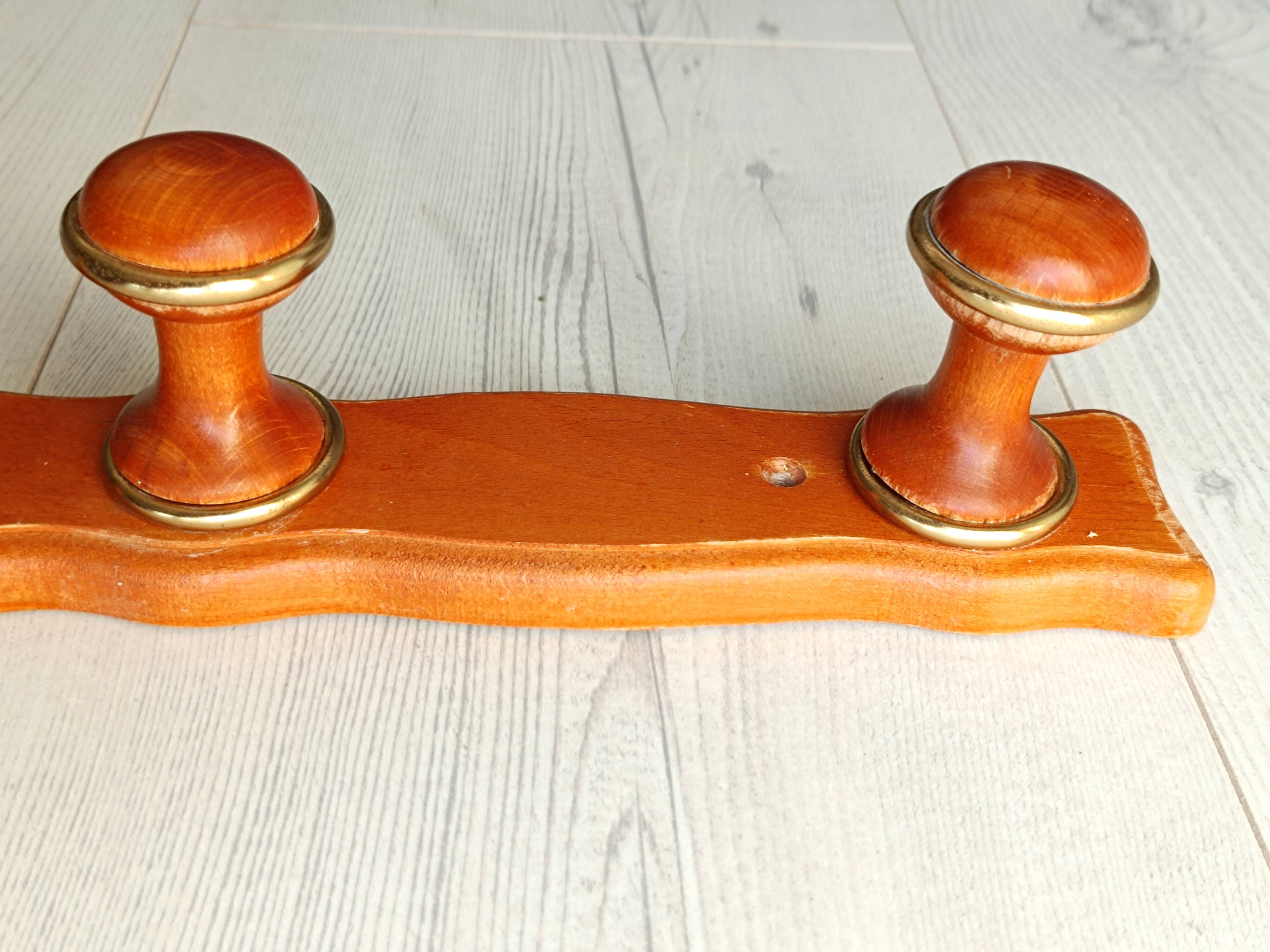 Wall-mounted coat rack in wood and brass