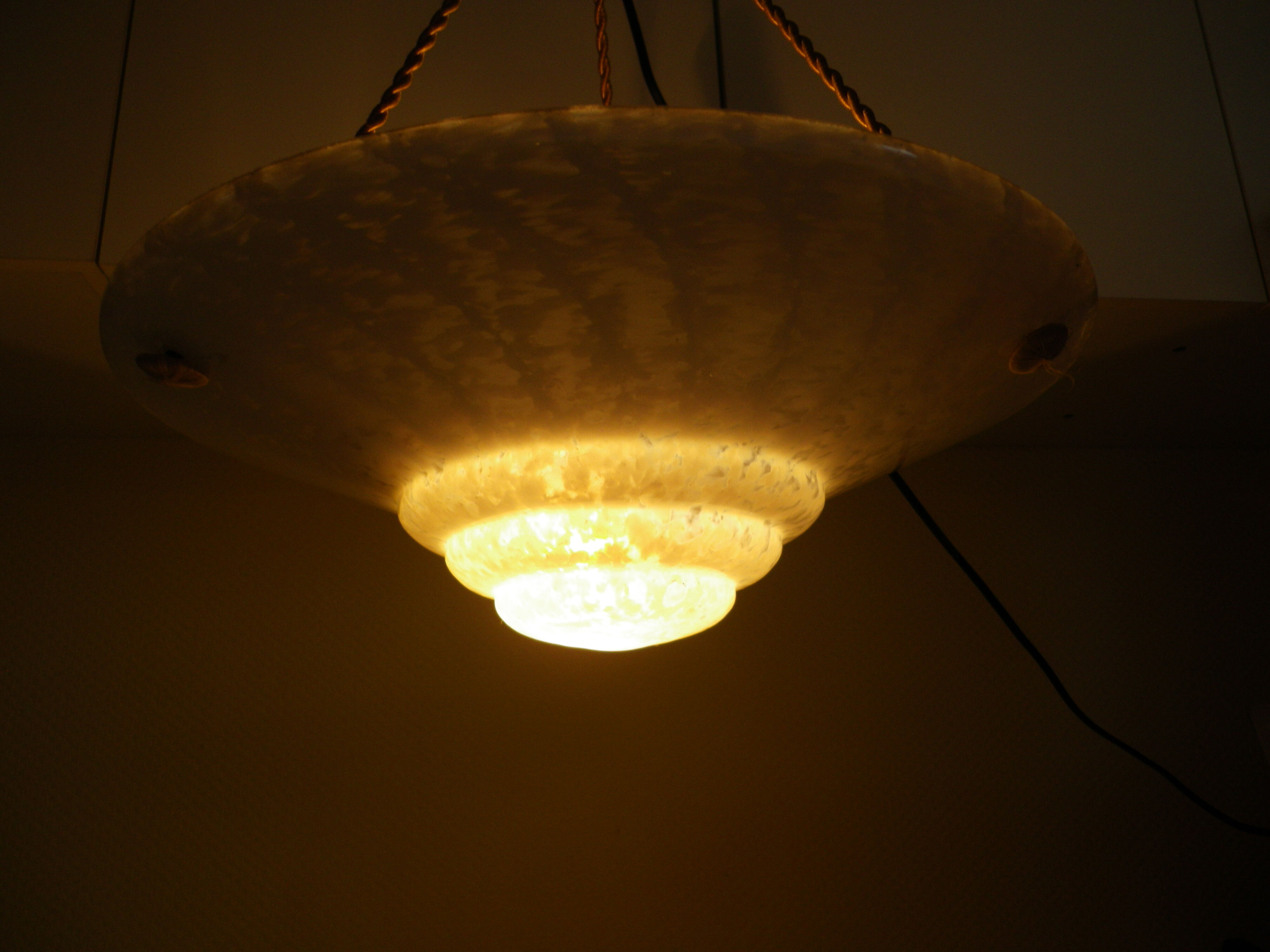 Suspension en opaline blanche  années 1940