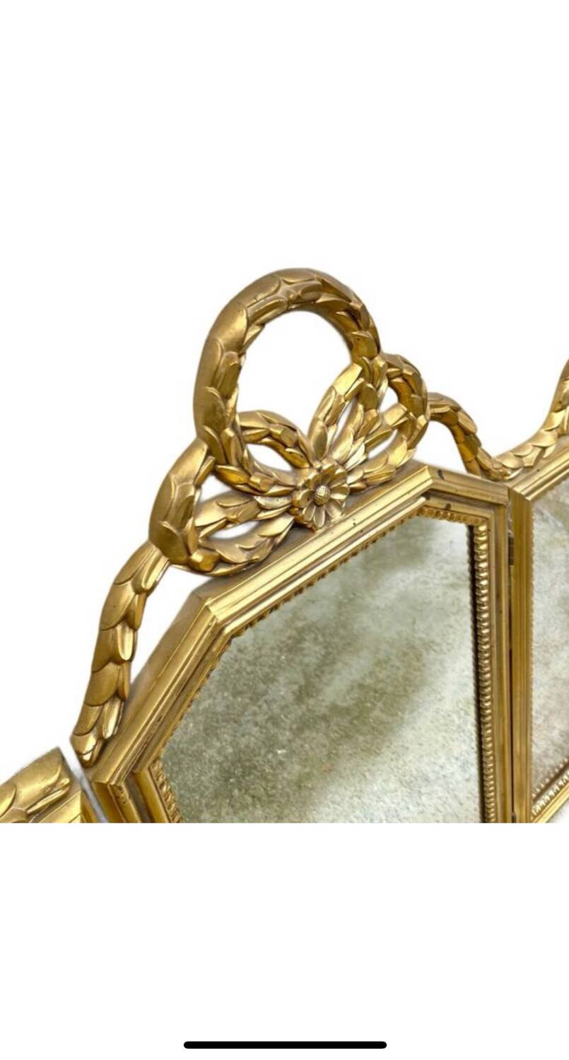 Miroir triptyque en bois doré et sculpté