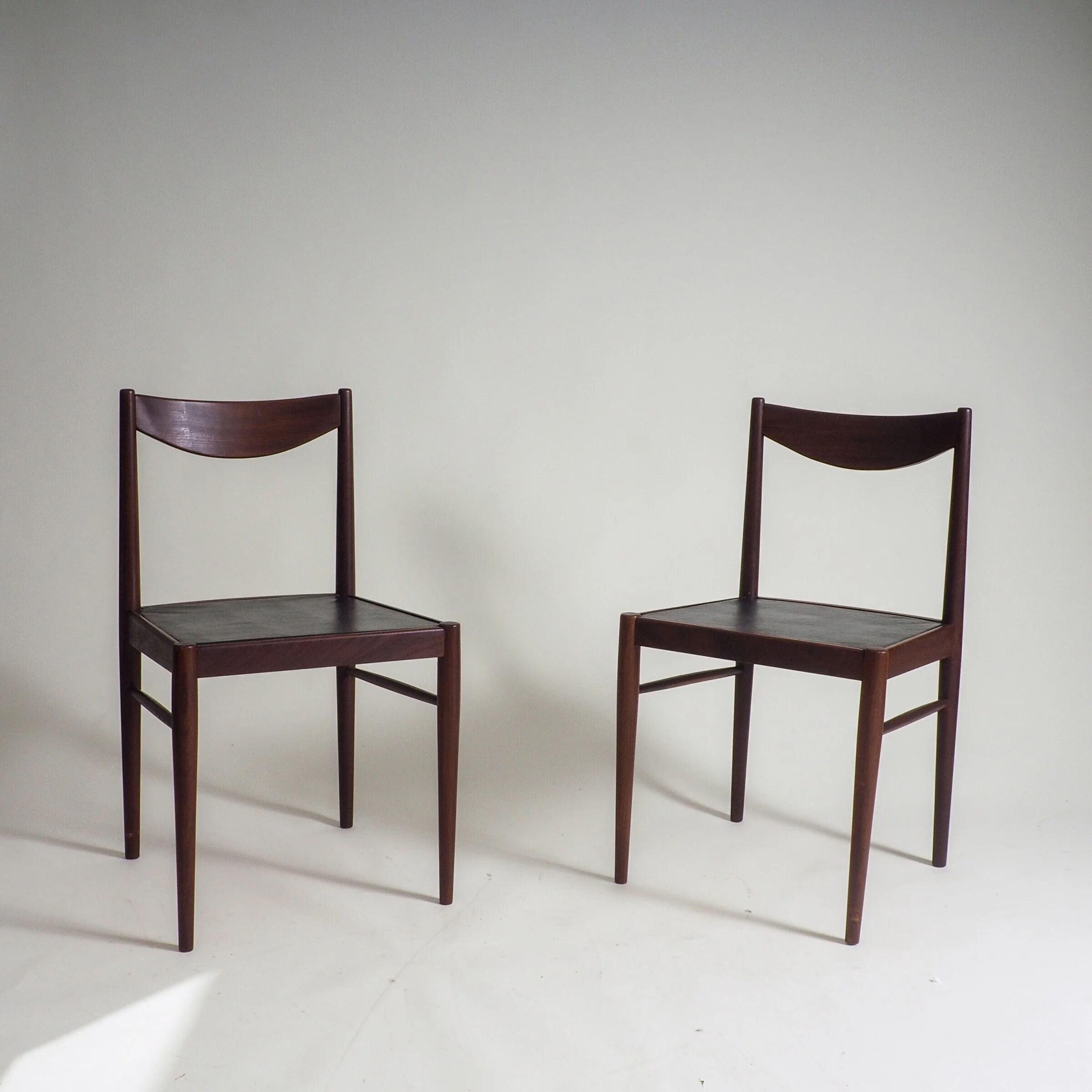 Set of 4 mid-century dining chairs