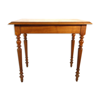 Table pieds cannelés